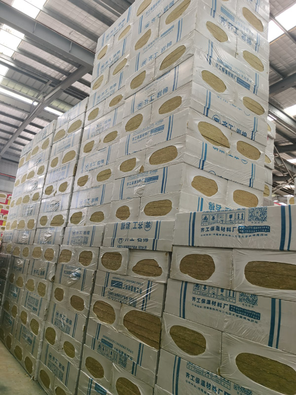 巖棉板生產(chǎn)車(chē)間